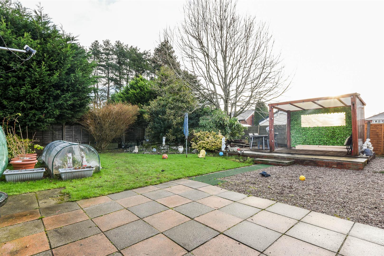 2 bed property in Green Drive, Preston